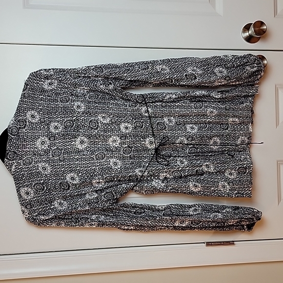 Sunny Leigh Crinkled Long Sleeved Top Women's Medium - Picture 9 of 12